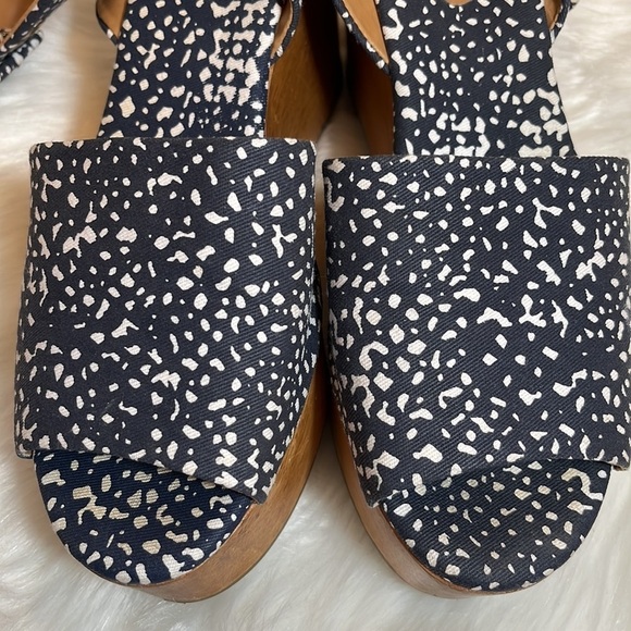 DESIGN Editions for Gap Wood Wedge Sandal - Picture 16 of 16